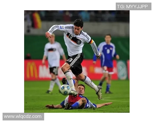 历代足球巨星风采回顾与精彩瞬间全景展示